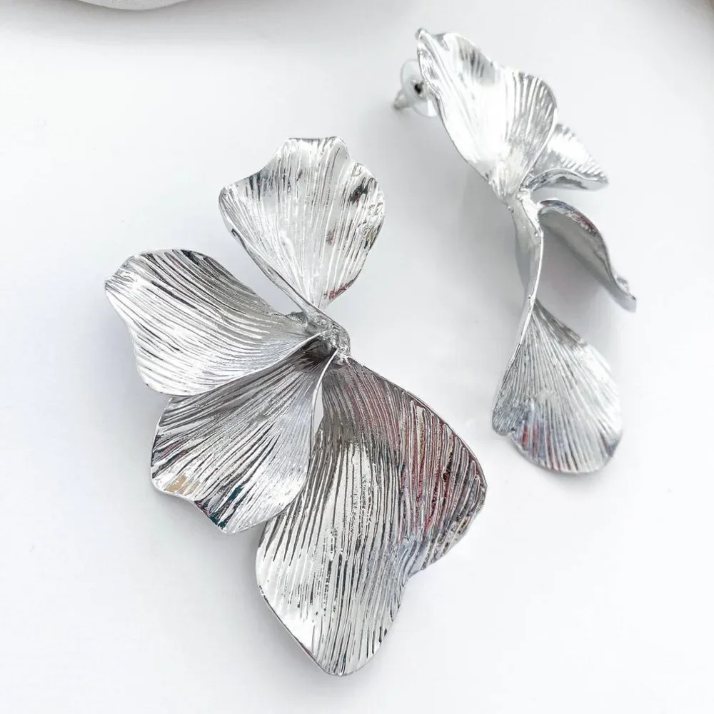 Elegant Silver Floral Earrings A1058